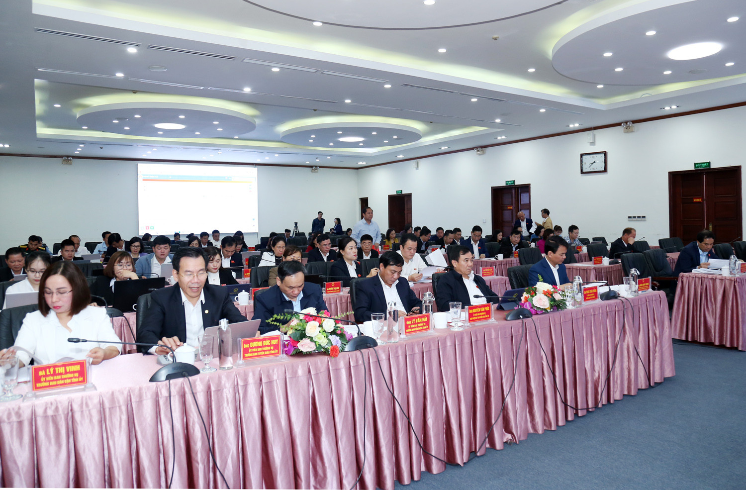 Các đại biểu dự Kỳ họp.