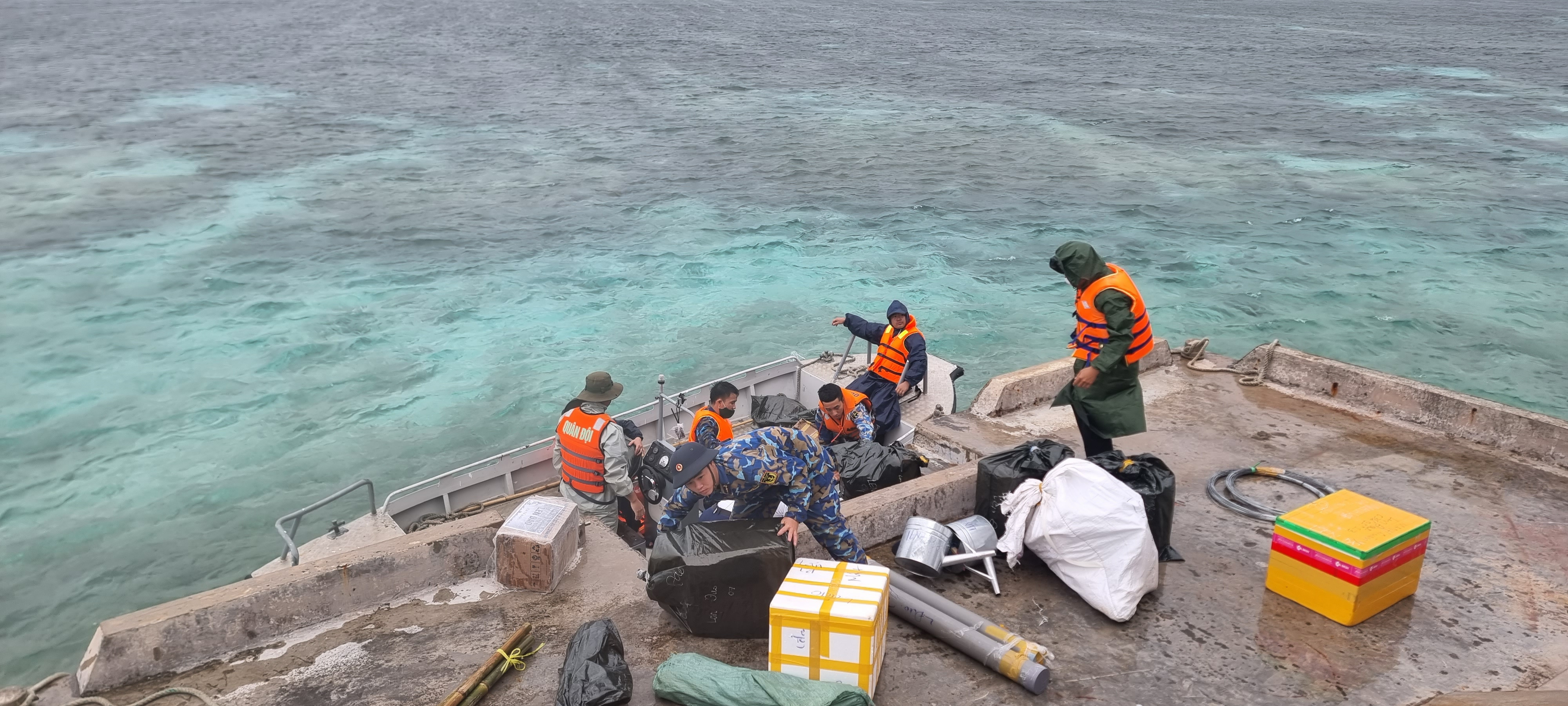 Đón Tết sớm ở tuyến đảo tiền tiêu Cô Lin - Len Đao ảnh 7 Đón Tết sớm ở tuyến đảo tiền tiêu Cô Lin - Len Đao ảnh 7