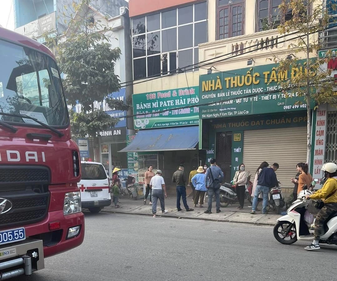 Giải cứu thành công cháu bé bị kẹt giữa 2&nbsp;nhà xây ảnh 4