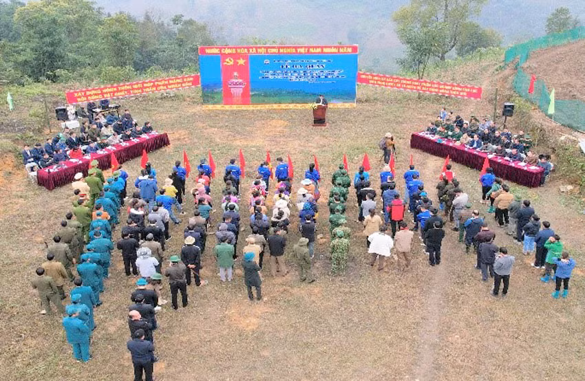 Quang cảnh lễ phát động.