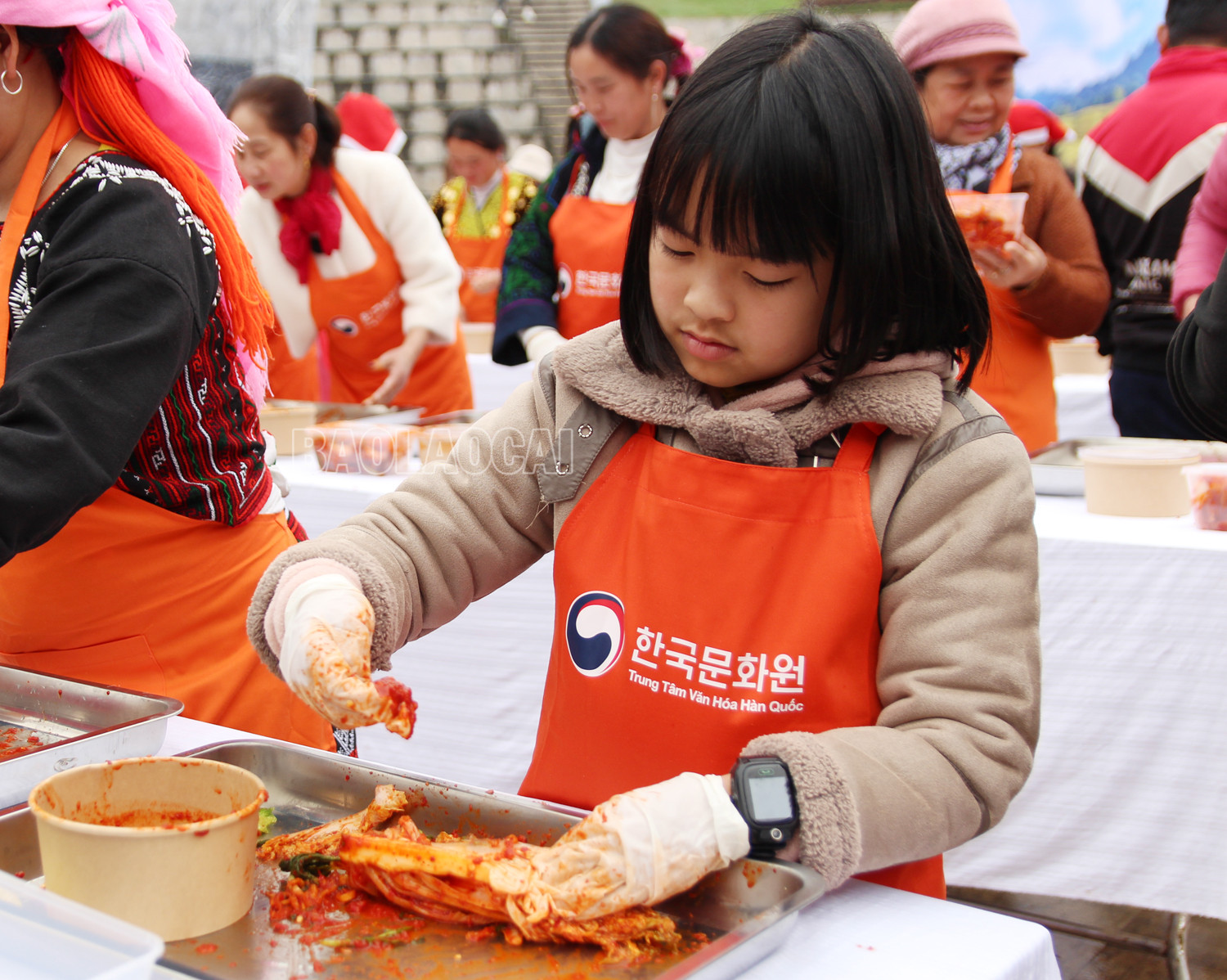 Hơn 200 người dân và du khách tham gia học làm món ăn quốc dân của Hàn Quốc tại Sa Pa ảnh 7 Hơn 200 người dân và du khách tham gia học làm món ăn quốc dân của Hàn Quốc tại Sa Pa ảnh 7
