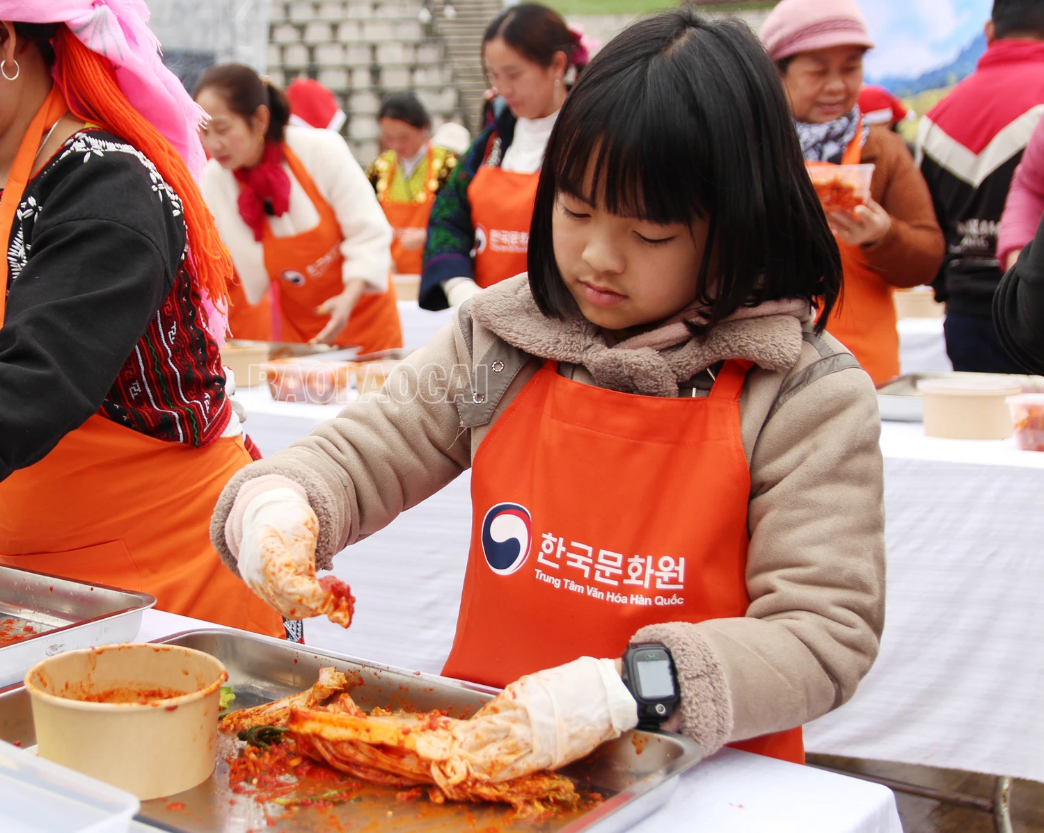 Hơn 200 người dân và du khách tham gia học làm món ăn quốc dân của Hàn Quốc tại Sa Pa ảnh 7