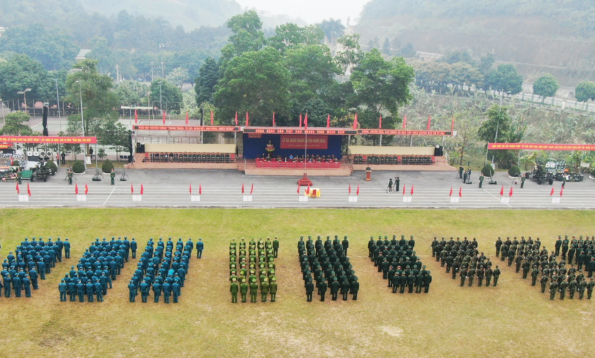 Lực lượng vũ trang tỉnh ra quân huấn luyện năm 2023 ảnh 1
