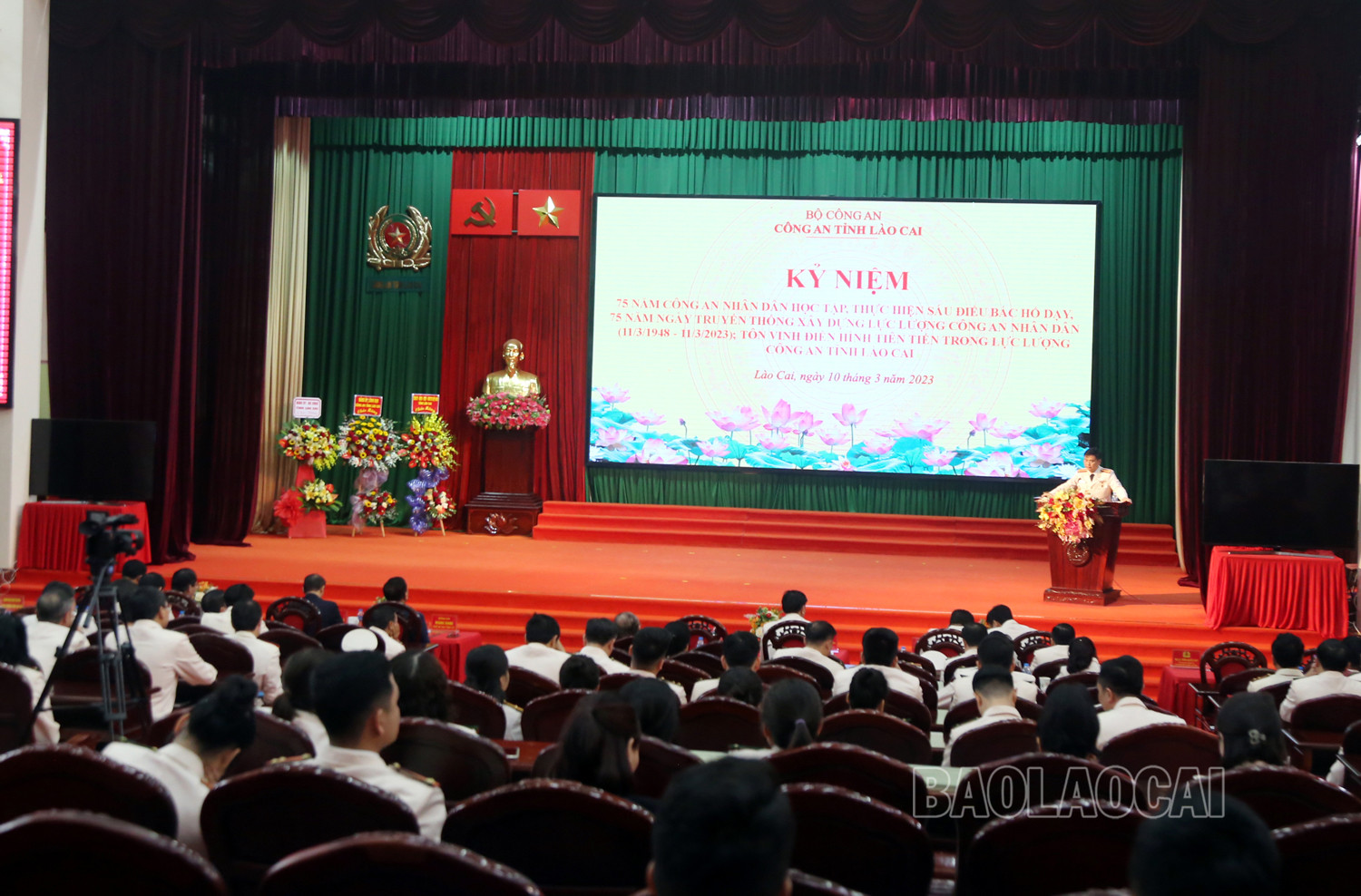 Quang cảnh buổi lễ. Các đại biểu dự buổi lễ.