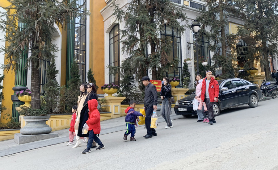 Khách du lịch đến Lào Cai trong kỳ nghỉ tết Nguyên đán tăng 160% so với cùng kỳ năm 2022 ảnh 1 Khách du lịch đến Lào Cai trong kỳ nghỉ tết Nguyên đán tăng 160% so với cùng kỳ năm 2022 ảnh 1