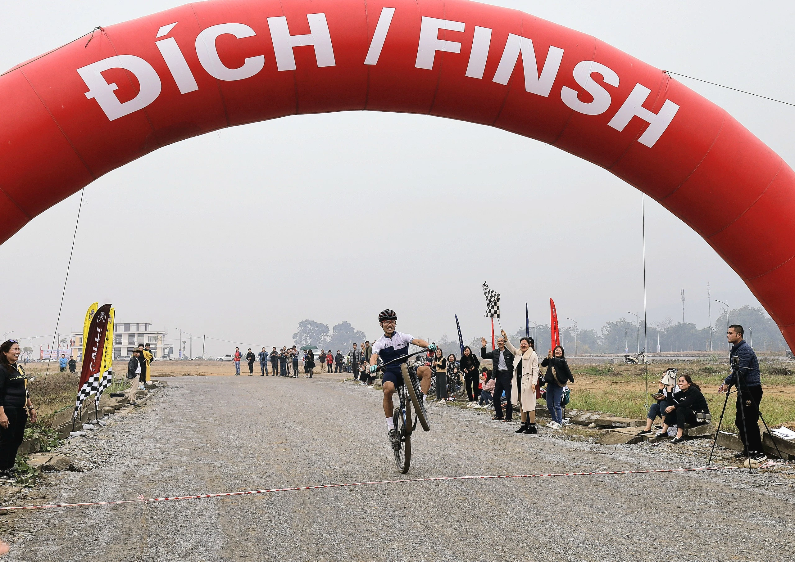 Hấp dẫn Giải Đua xe đạp mở rộng Cup đền Thượng thành phố Lào Cai lần thứ IX năm 2023 ảnh 7