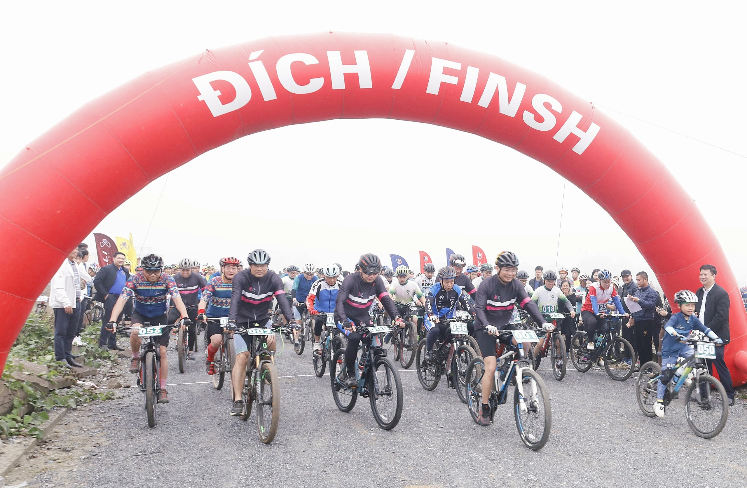 Hấp dẫn Giải Đua xe đạp mở rộng Cup đền Thượng thành phố Lào Cai lần thứ IX năm 2023 ảnh 3