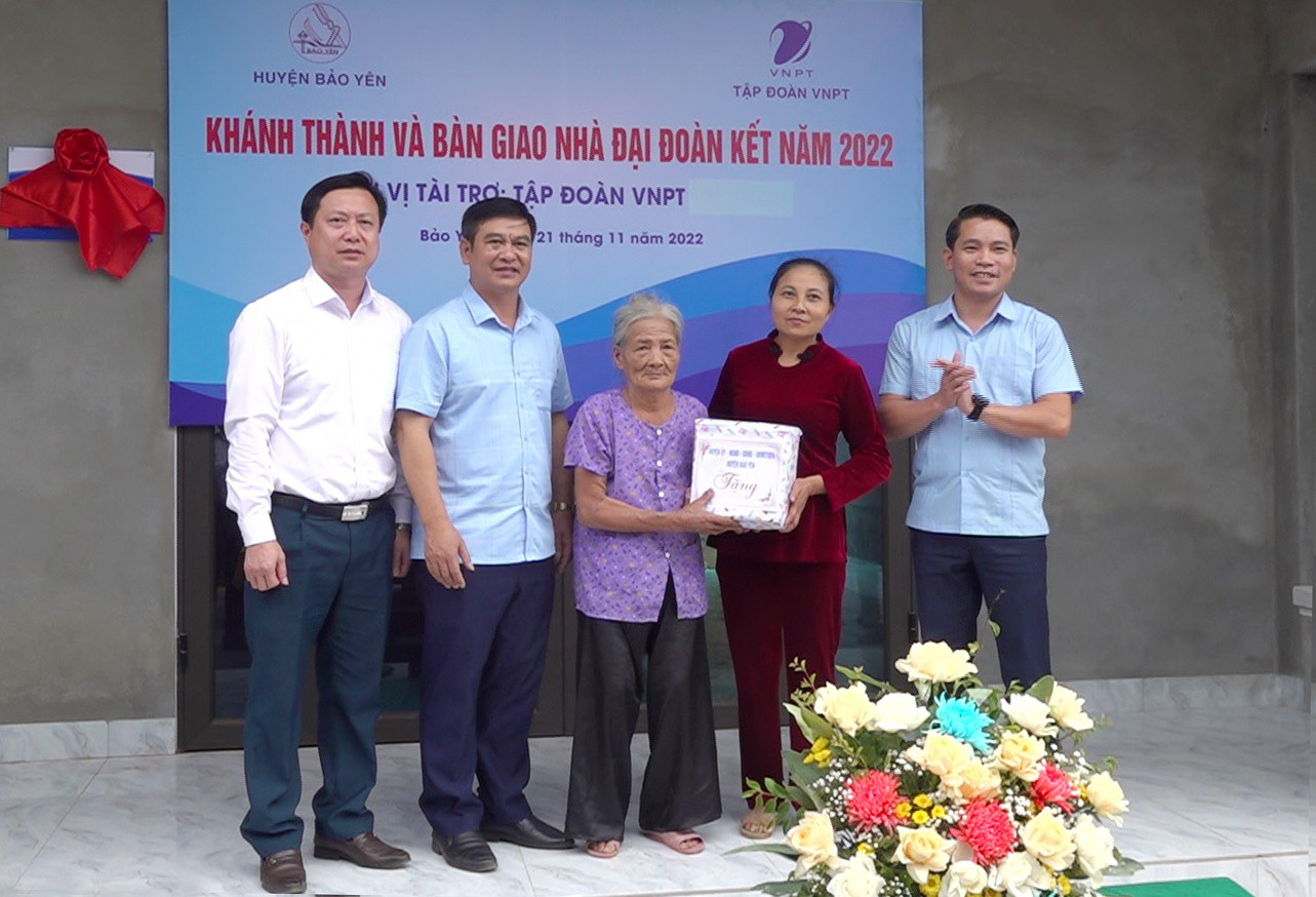 Hỗ trợ những hộ khó khăn về nhà ở không chỉ tạo tiền đề xây dựng huyện Bảo Yên đạt huyện nông thôn mới vào năm 2025, mà còn làm đẹp thêm tinh thần tương thân, tương ái của dân tộc. Hỗ trợ những hộ khó khăn về nhà ở không chỉ tạo tiền đề xây dựng huyện Bảo Yên đạt huyện nông thôn mới vào năm 2025, mà còn làm đẹp thêm tinh thần tương thân, tương ái của dân tộc.