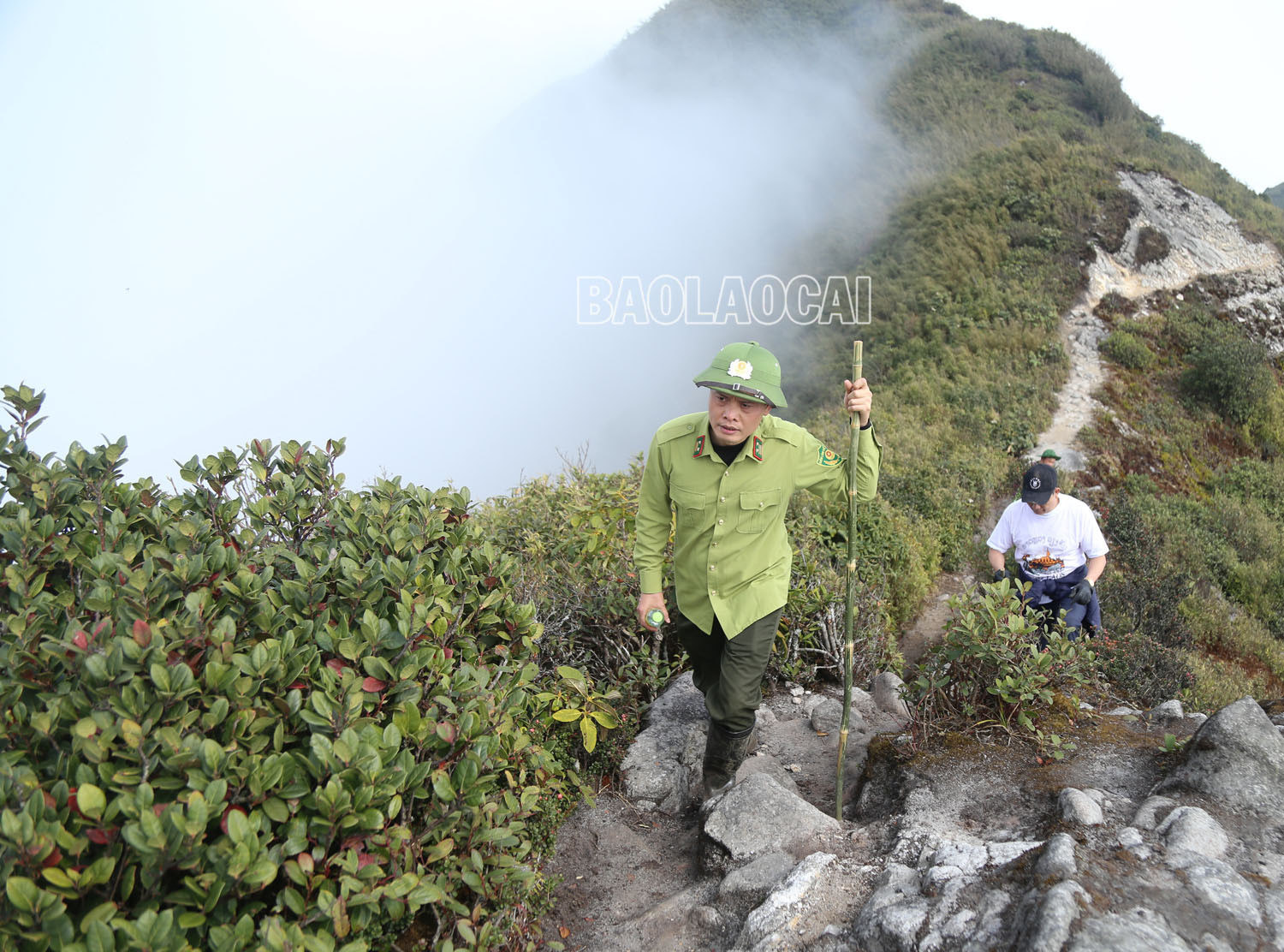 Chinh phục đỉnh Ky Quan San ảnh 8