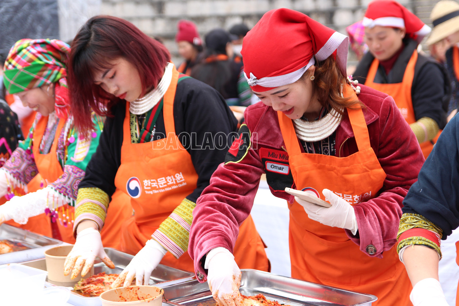 Hơn 200 người dân và du khách tham gia học làm món ăn quốc dân của Hàn Quốc tại Sa Pa ảnh 8 Hơn 200 người dân và du khách tham gia học làm món ăn quốc dân của Hàn Quốc tại Sa Pa ảnh 8