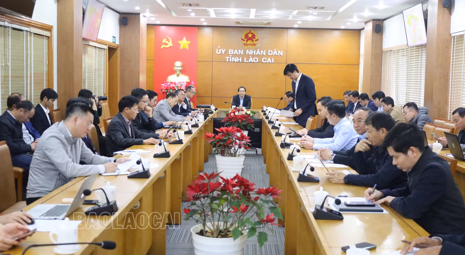 Quang cảnh cuộc họp.