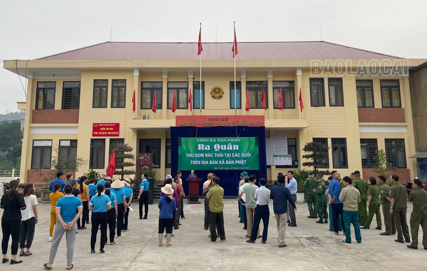 Hoạt động thu hút đoàn viên thanh niên và Nhân dân tham gia.