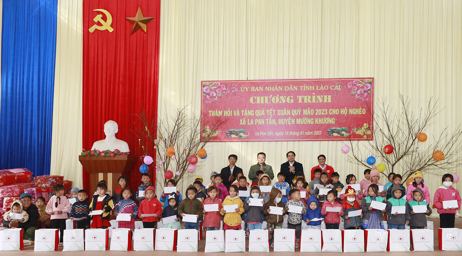 Chủ tịch UBND tỉnh Trịnh Xuân Trường thăm, chúc Tết xã La Pan Tẩn, Tả Thàng (Mường Khương) ảnh 5