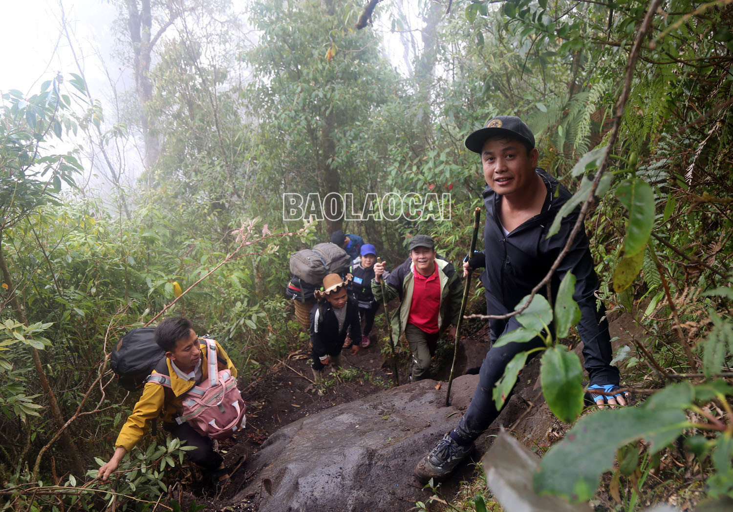 Chinh phục đỉnh Ky Quan San ảnh 2