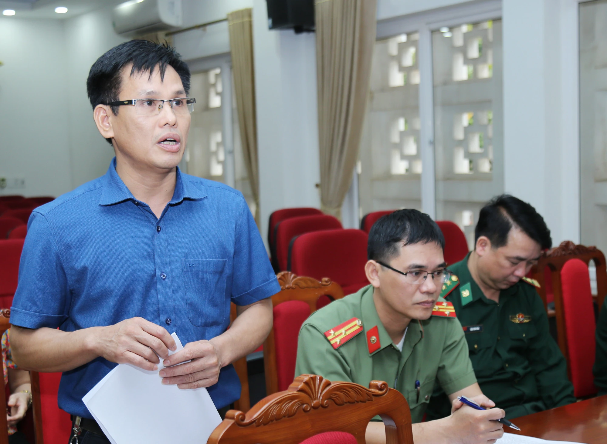 Đại biểu phát biểu thảo luận tại hội nghị.