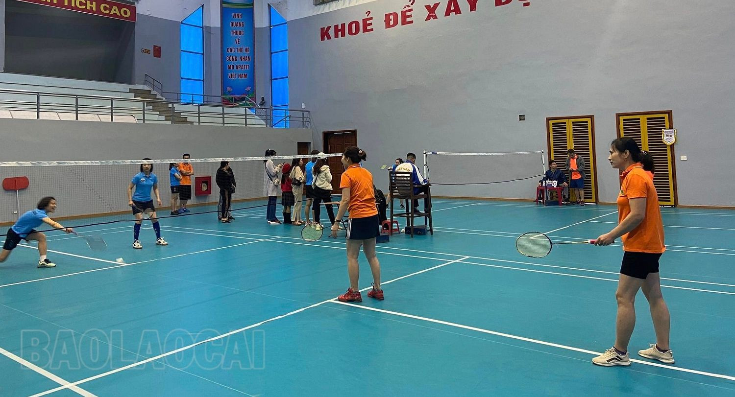 Sôi nổi Giải cầu lông truyền thống khối các bệnh viện tuyến tỉnh ảnh 3 Sôi nổi Giải cầu lông truyền thống khối các bệnh viện tuyến tỉnh ảnh 3