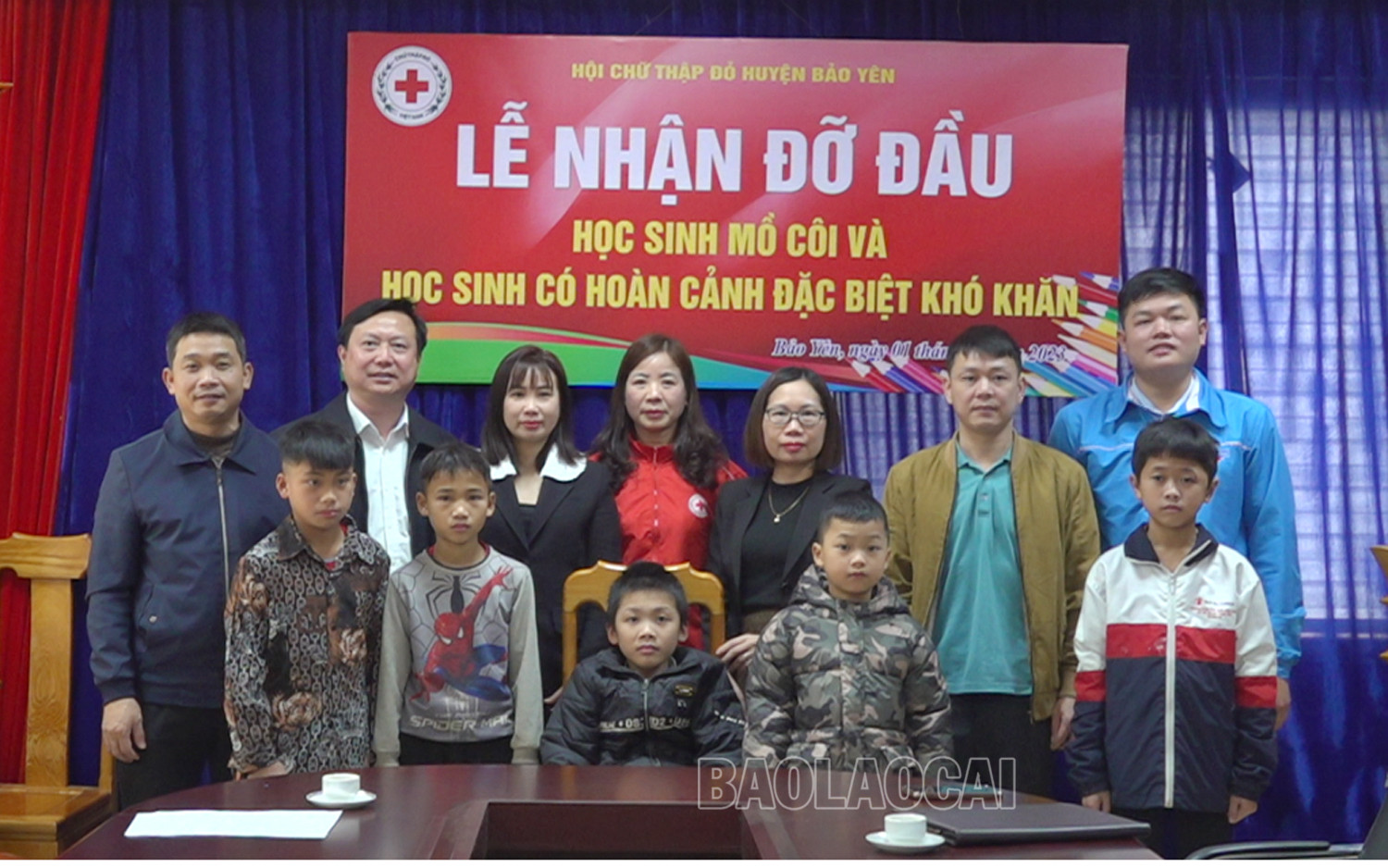 Các đơn vị, cá nhân tiếp nhận 5 trẻ mồ côi, trẻ có hoàn cảnh khó khăn.