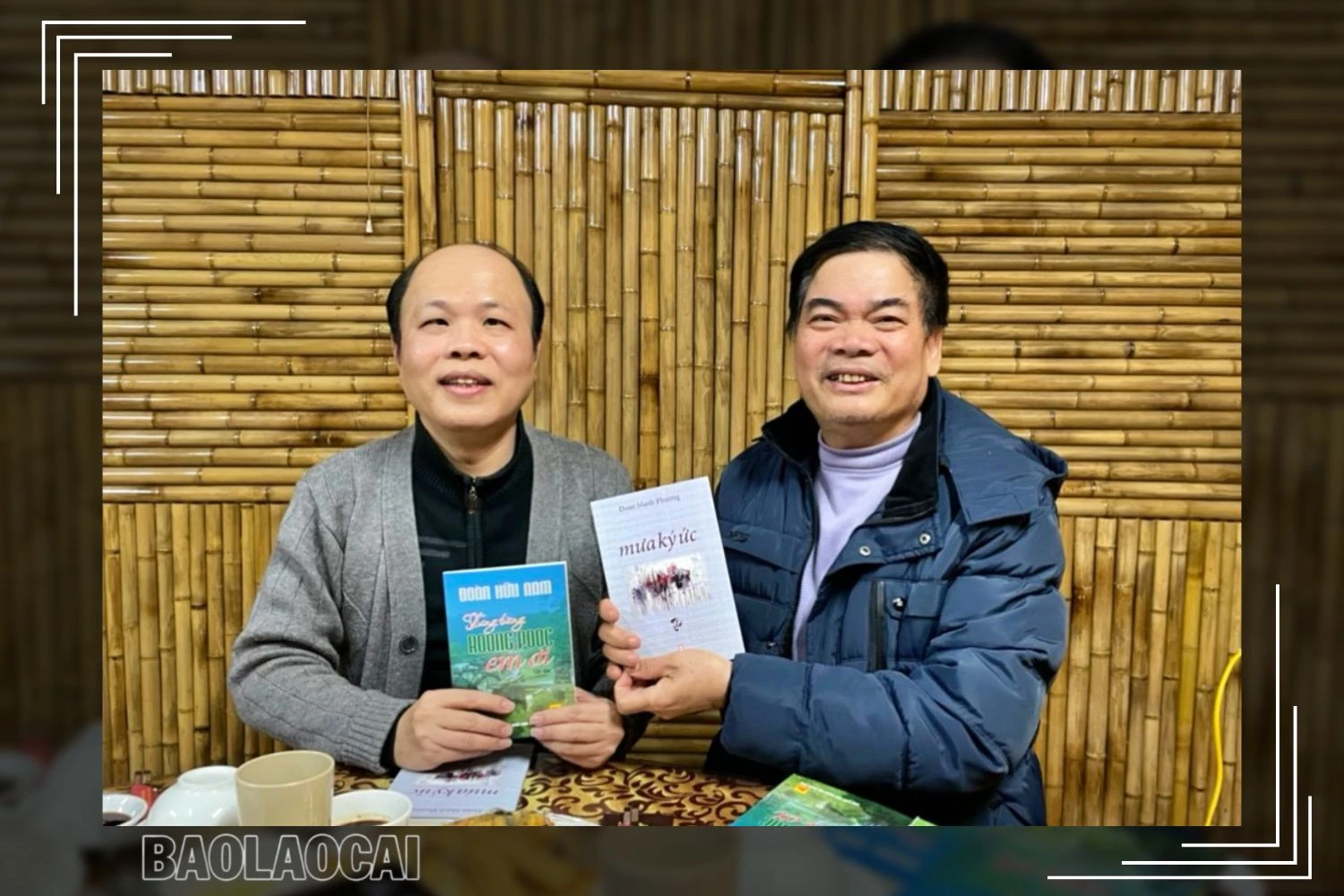 Nhà văn Đoàn Hữu Nam (bên phải ảnh) là tác giả của nhiều tác phẩm văn học mang đậm văn hóa các dân tộc vùng cao.