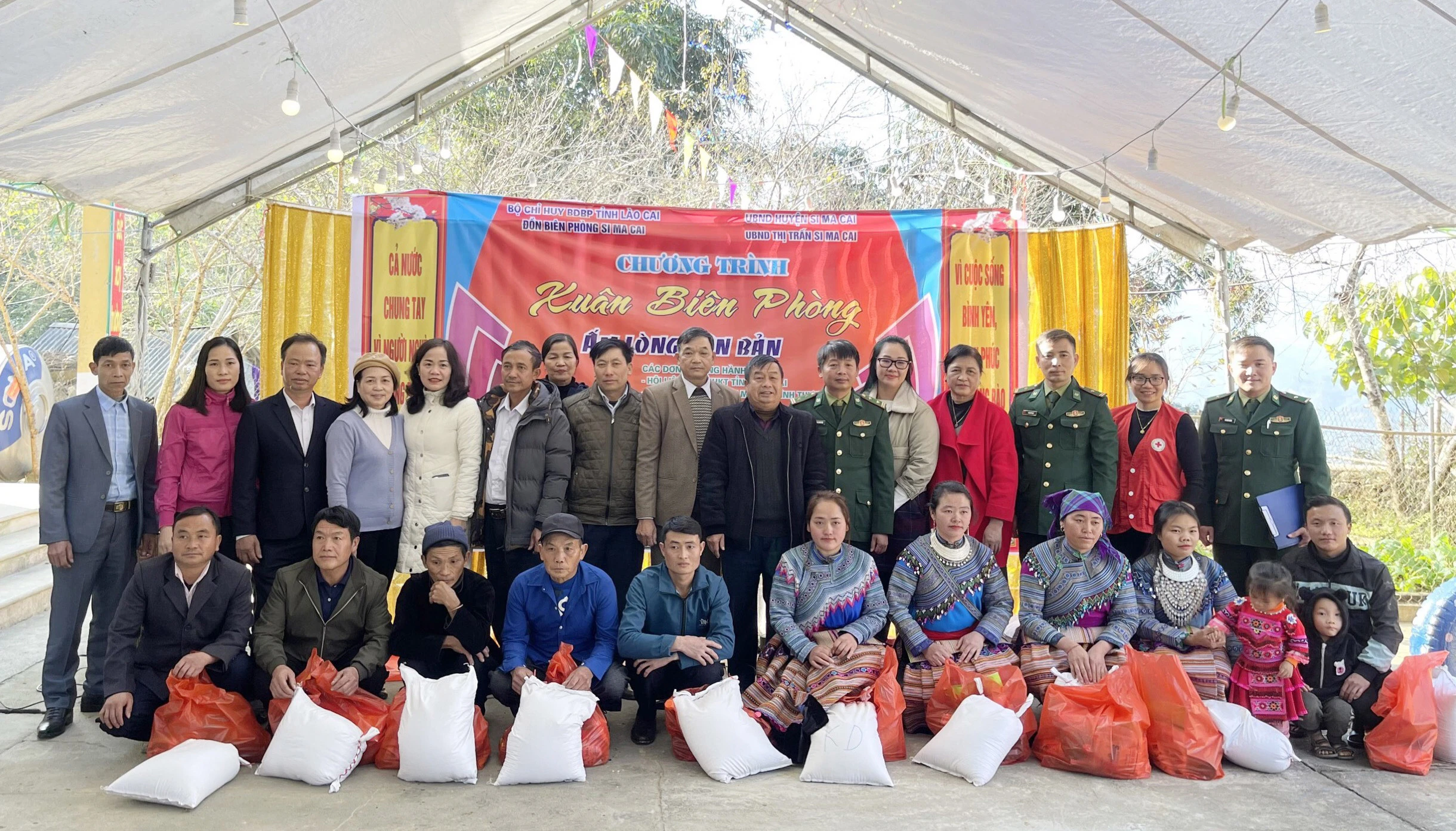 Tết sẻ chia, ấm áp nghĩa tình ảnh 2