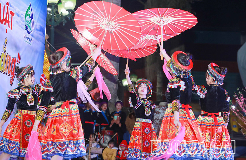 Nhiều hoạt động văn hoá đặc sắc tại Festival Cao nguyên trắng Bắc Hà ảnh 3 Nhiều hoạt động văn hoá đặc sắc tại Festival Cao nguyên trắng Bắc Hà ảnh 3