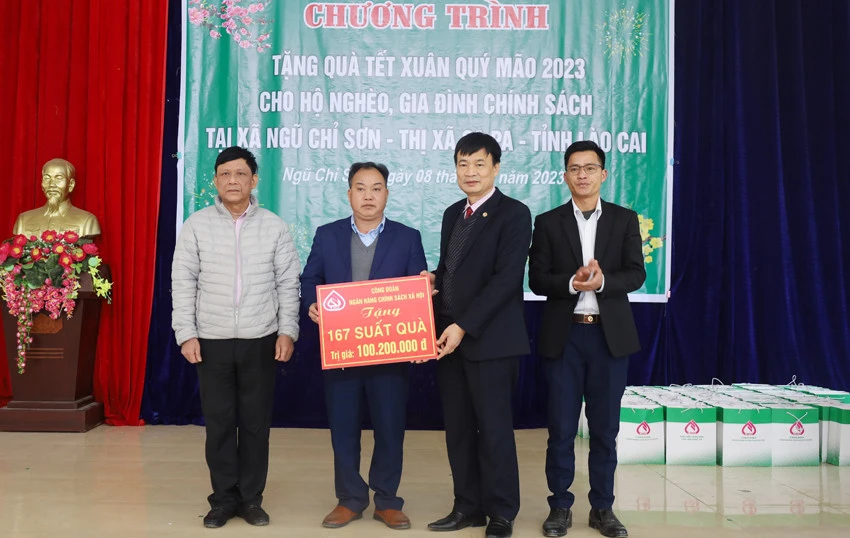 Ngân hàng Chính sách xã hội Việt Nam tặng quà 500 hộ nghèo ảnh 6