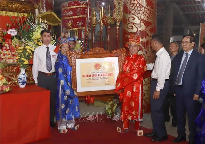 Đón nhận Bằng xếp hạng di tích quốc gia đặc biệt cụm đình Hương Canh ảnh 1