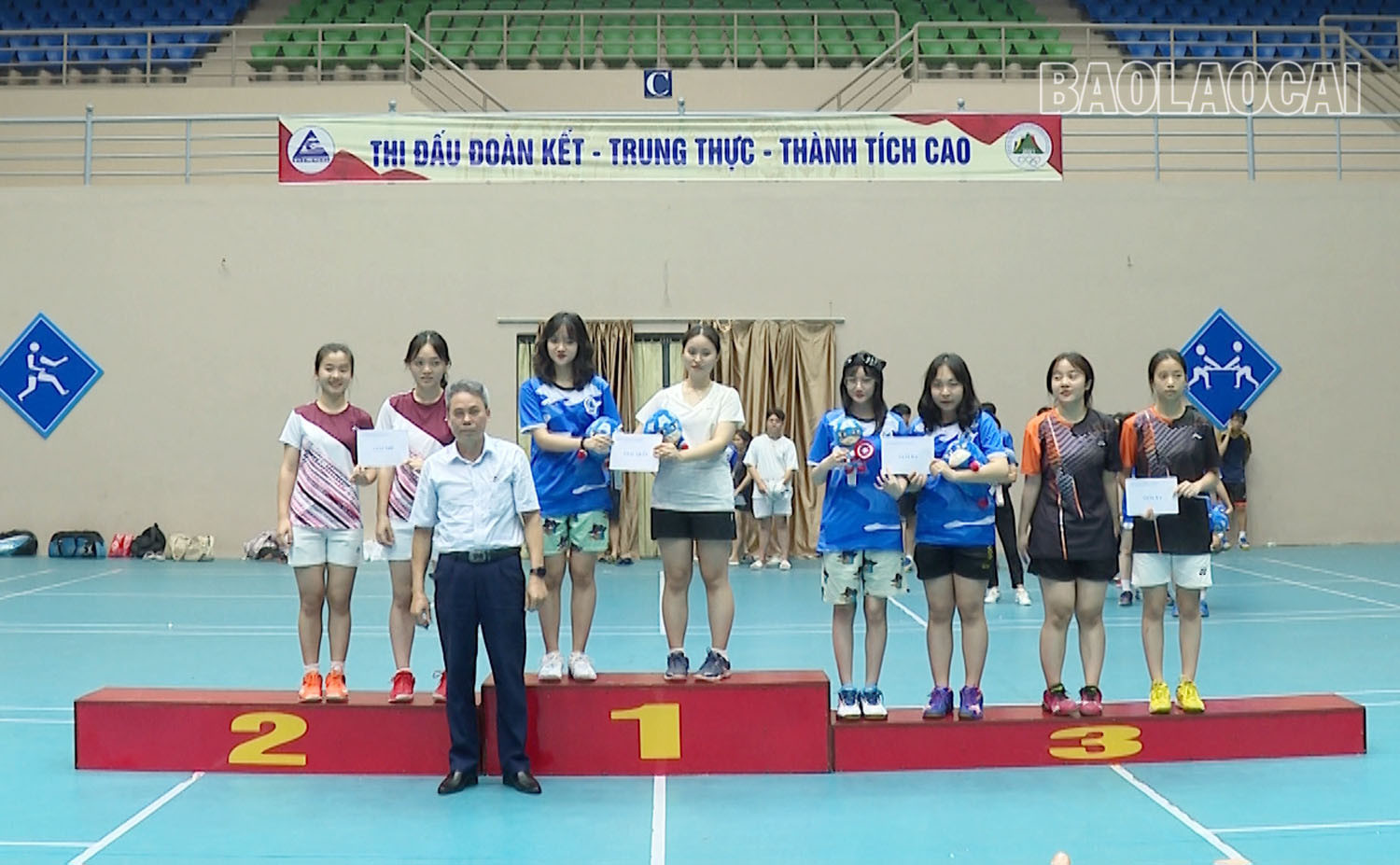 Trao 35 bộ huy chương tại Giải cầu lông - bóng bàn trẻ, thiếu niên, nhi đồng tỉnh năm 2023 ảnh 6 Trao 35 bộ huy chương tại Giải cầu lông - bóng bàn trẻ, thiếu niên, nhi đồng tỉnh năm 2023 ảnh 6