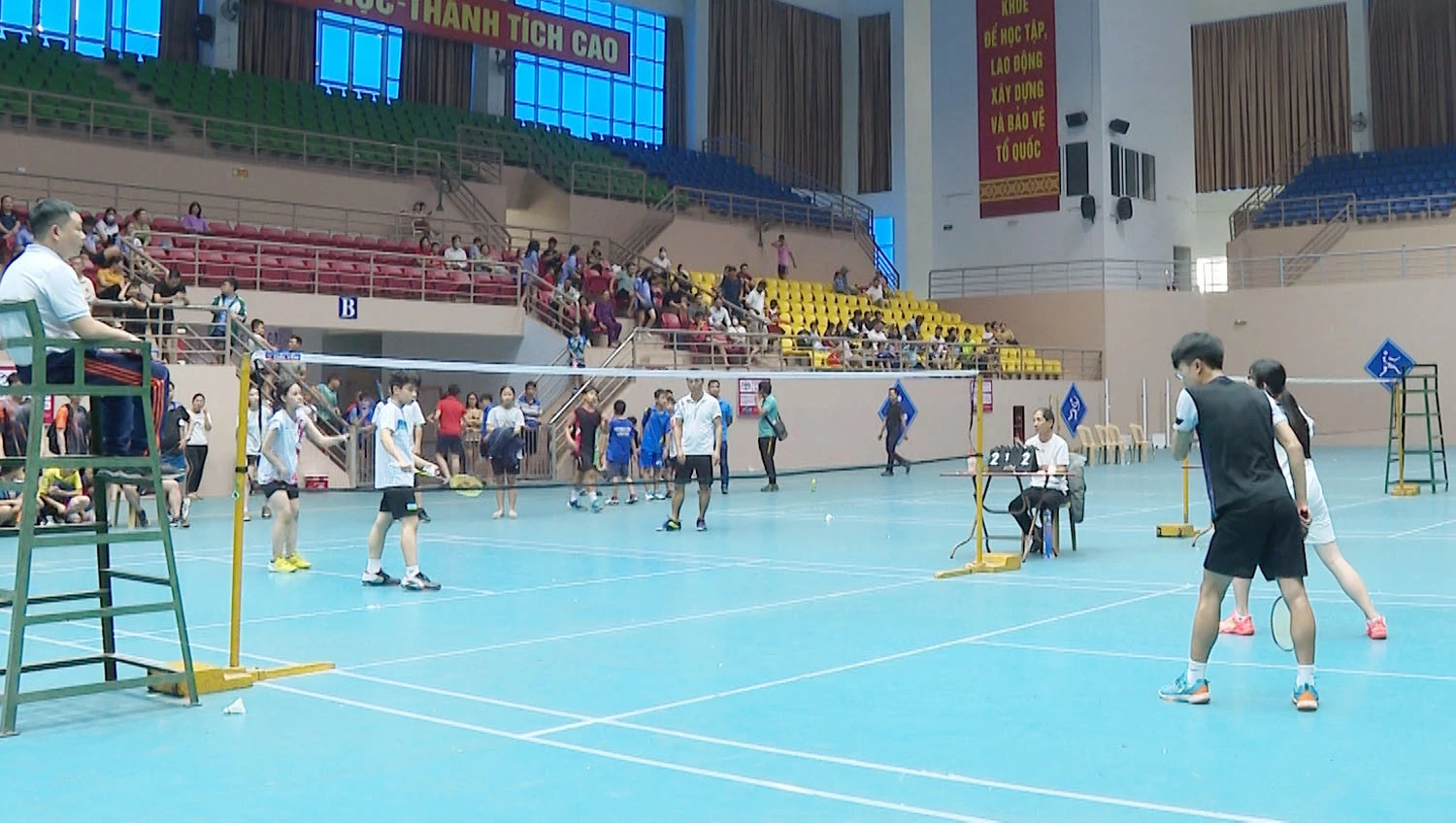 Trao 35 bộ huy chương tại Giải cầu lông - bóng bàn trẻ, thiếu niên, nhi đồng tỉnh năm 2023 ảnh 2