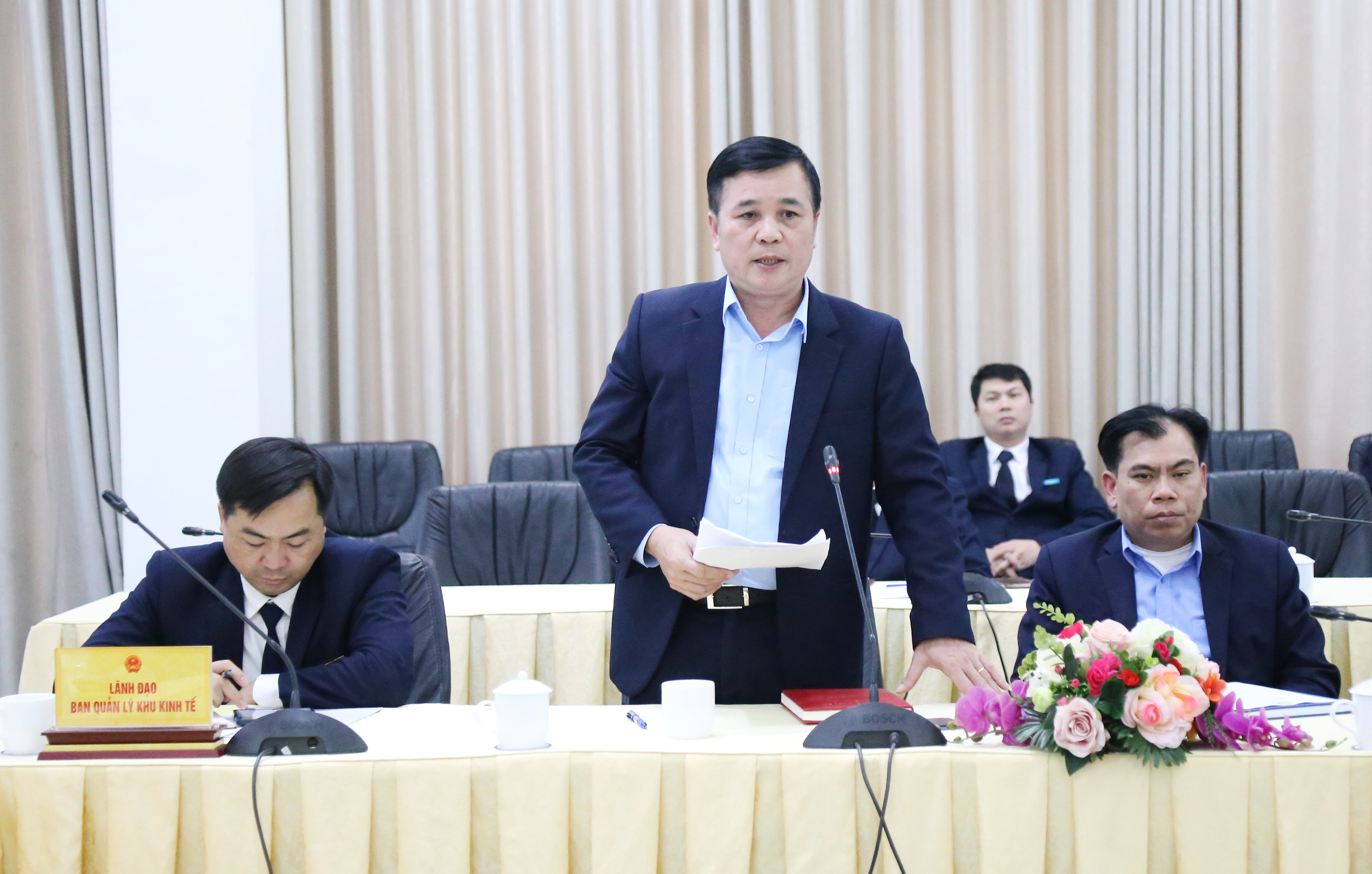 Đại biểu thảo luận tại hội nghị.