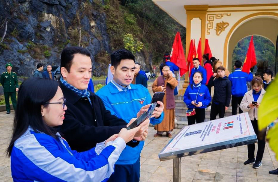Nhiều công trình, phần việc thanh niên hoàn thành đã khẳng định vai trò, trách nhiệm của đoàn viên, thanh niên trong xây dựng quê hương. Nhiều công trình, phần việc thanh niên hoàn thành đã khẳng định vai trò, trách nhiệm của đoàn viên, thanh niên trong xây dựng quê hương.