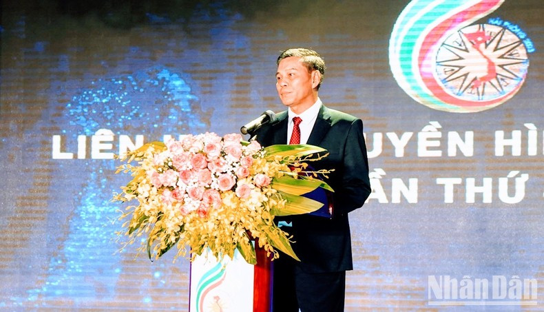 Chủ tịch Ủy ban nhân dân thành phố Hải Phòng Nguyễn Văn Tùng phát biểu chào mừng tại Liên hoan.