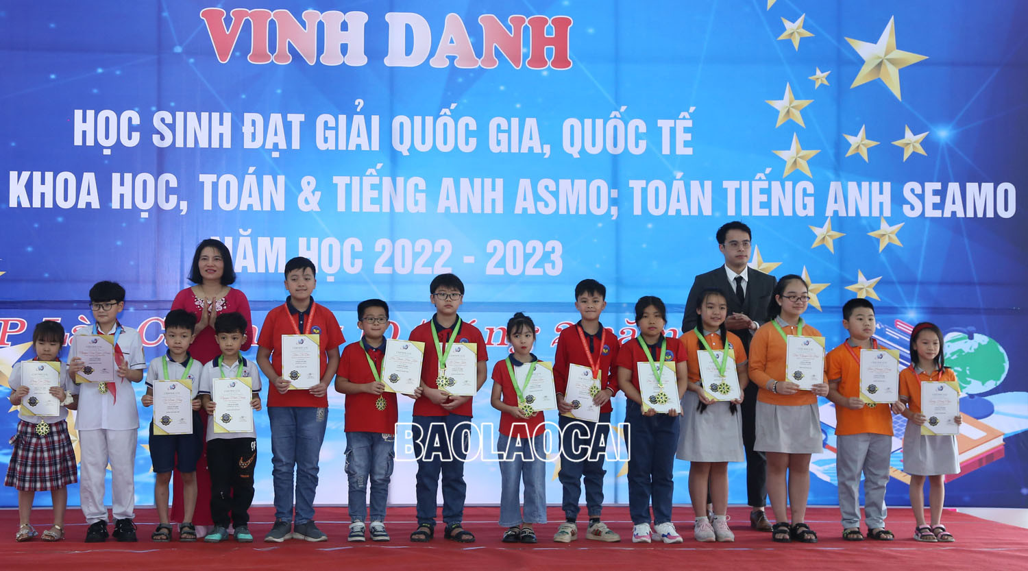 Thành phố Lào Cai vinh danh 73 học sinh đạt giải kỳ thi Olympic năm học 2022 - 2023 ảnh 4