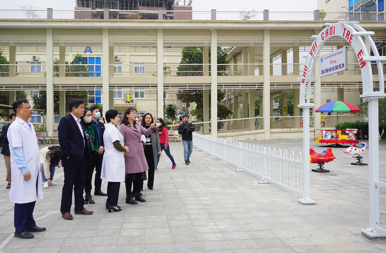 Phó Chủ tịch UBND tỉnh Giàng Thị Dung thăm và tặng quà tết tại Bệnh viện Đa khoa tỉnh, Bệnh viện Sản - Nhi tỉnh ảnh 4 Phó Chủ tịch UBND tỉnh Giàng Thị Dung thăm và tặng quà tết tại Bệnh viện Đa khoa tỉnh, Bệnh viện Sản - Nhi tỉnh ảnh 4