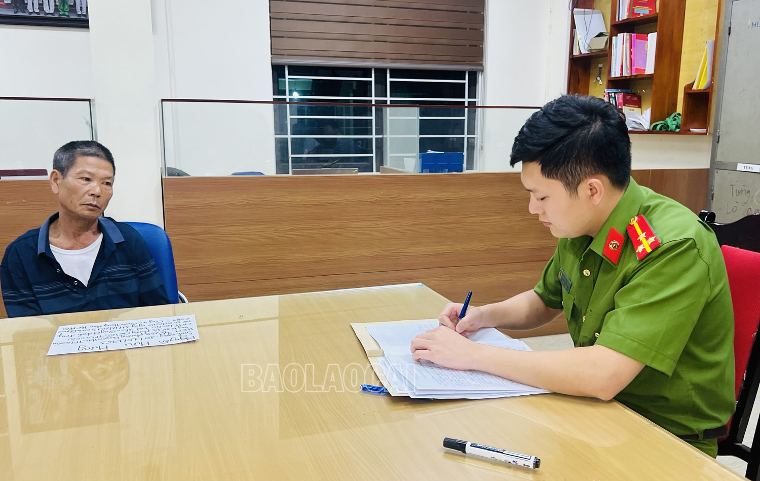 Đối tượng Nguyễn Hữu Hưng tại cơ quan công an.