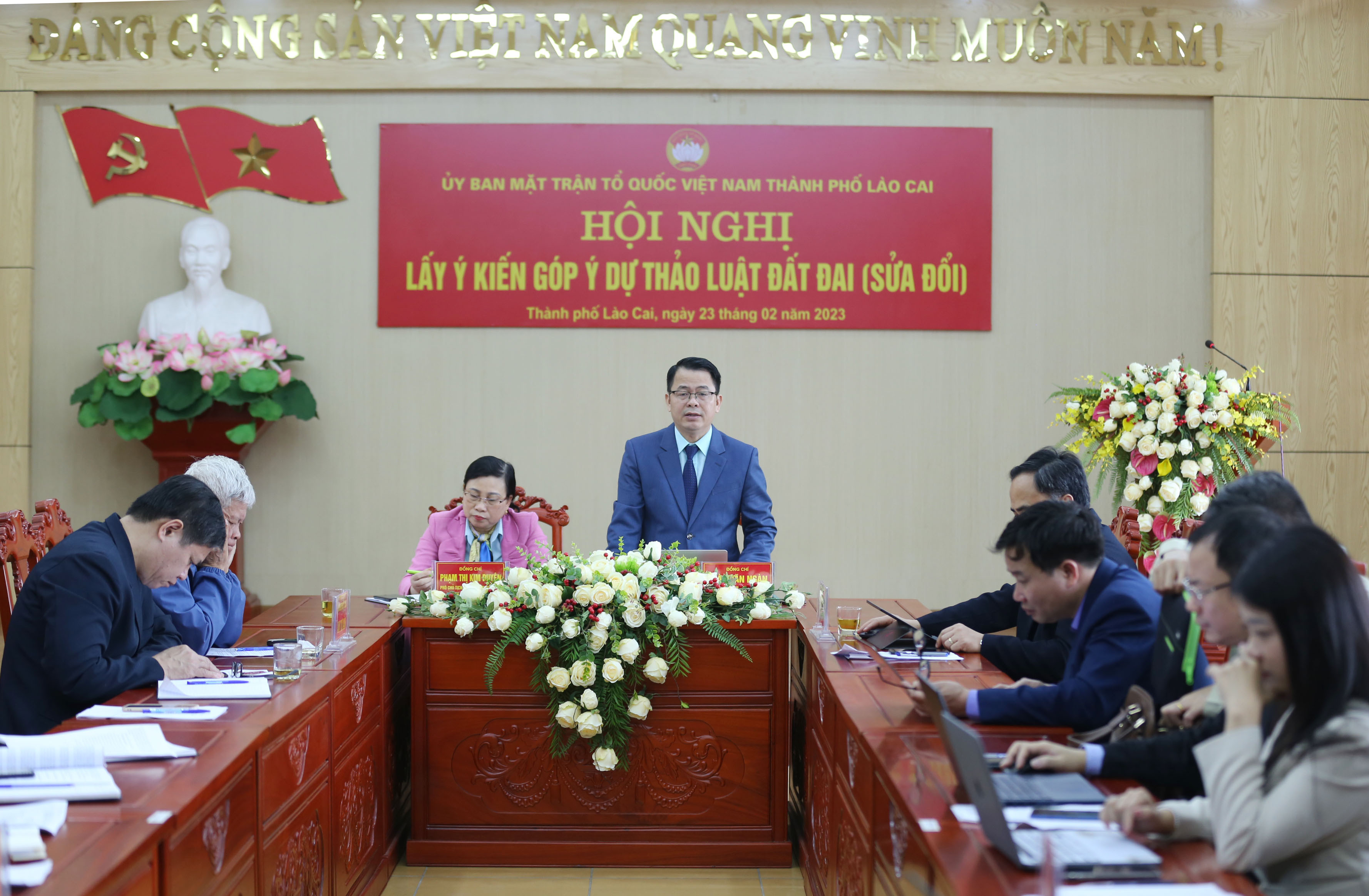 Lãnh đạo Ủy ban MTTQ Việt Nam thành phố Lào Cai quán triệt việc triển khai lấy ý kiến trong thời gian tới.