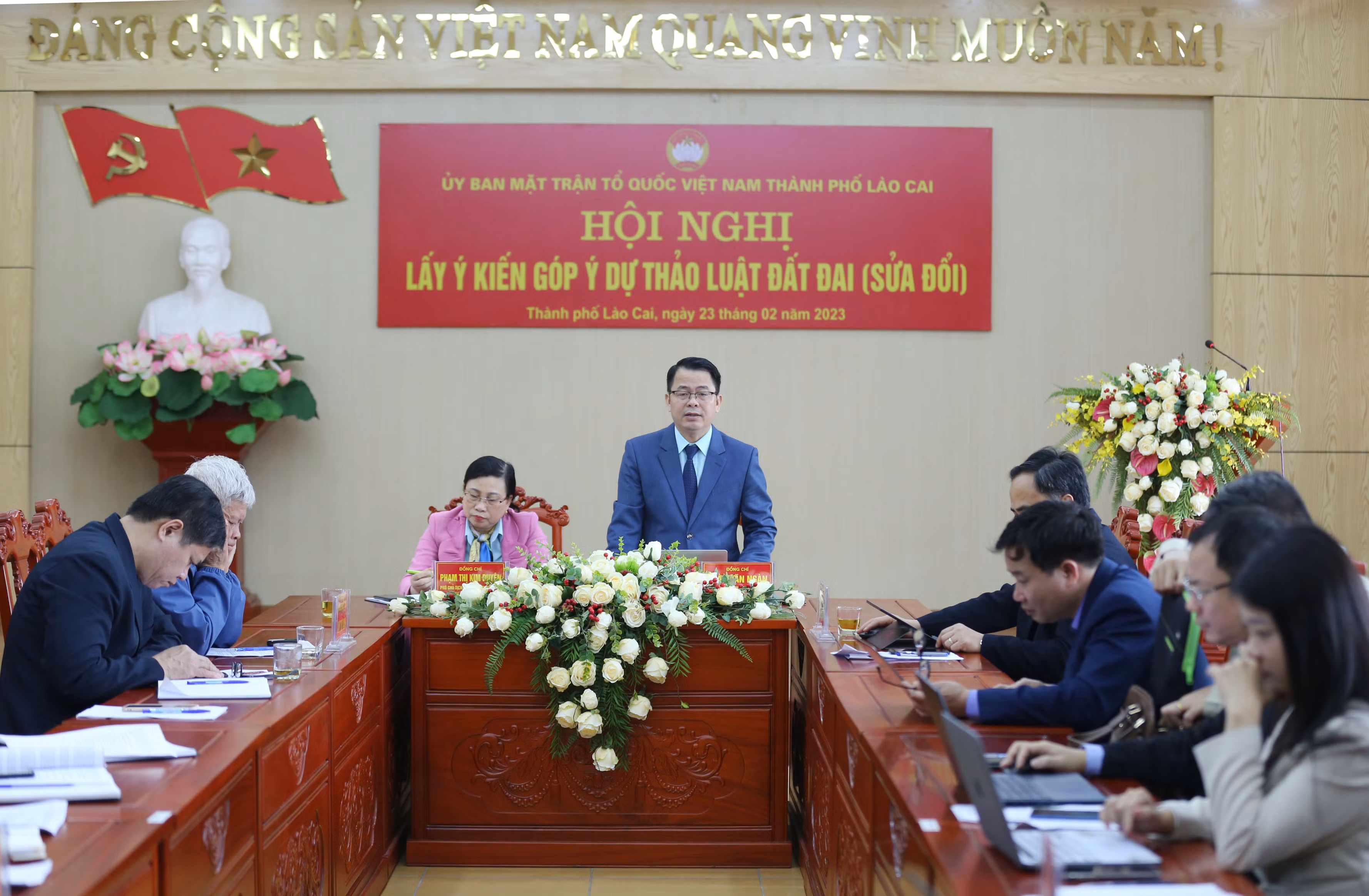 Lãnh đạo Ủy ban MTTQ Việt Nam thành phố Lào Cai quán triệt việc triển khai lấy ý kiến trong thời gian tới.