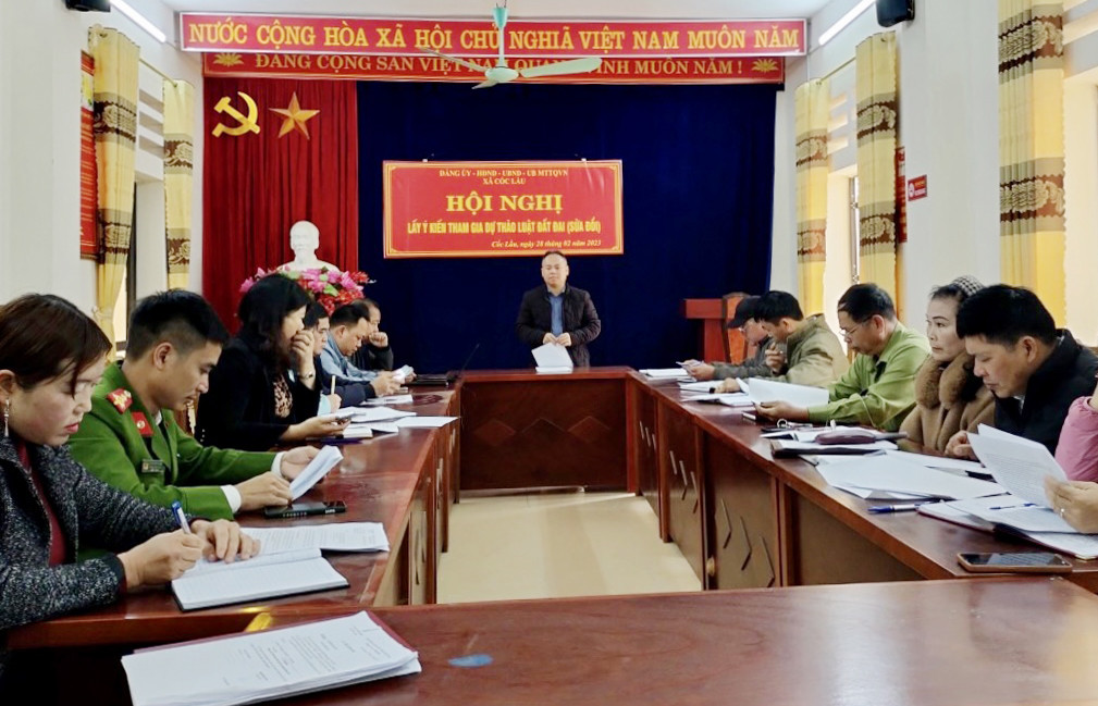 Xã Cốc Lầu lấy ý kiến tham gia vào dự thảo Luật Đất đai (sửa đổi). Xã Cốc Lầu lấy ý kiến tham gia vào dự thảo Luật Đất đai (sửa đổi).