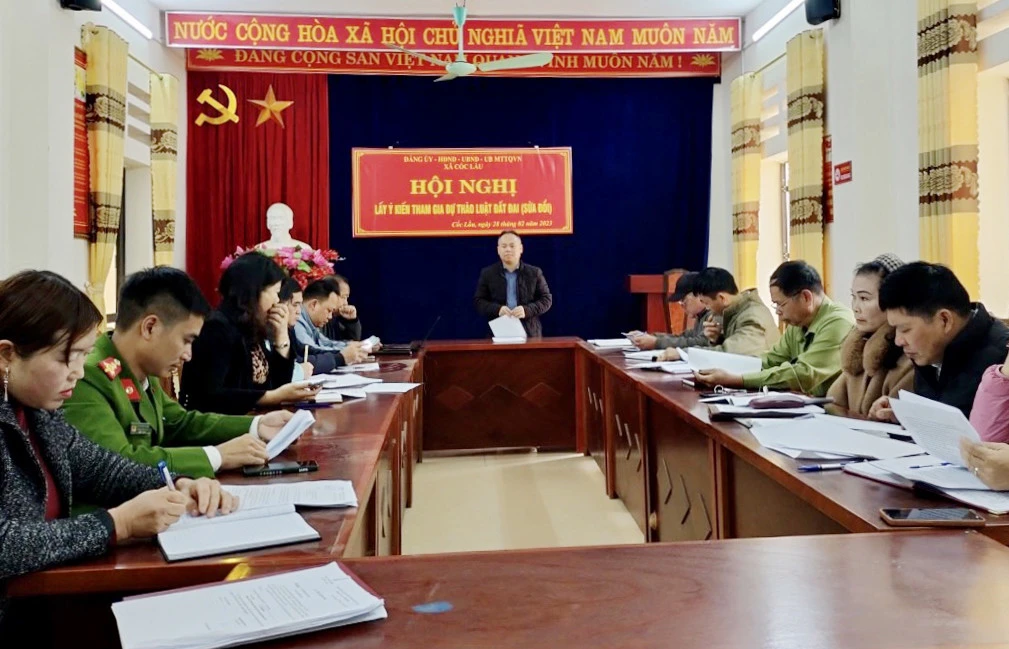 Xã Cốc Lầu lấy ý kiến tham gia vào dự thảo Luật Đất đai (sửa đổi).