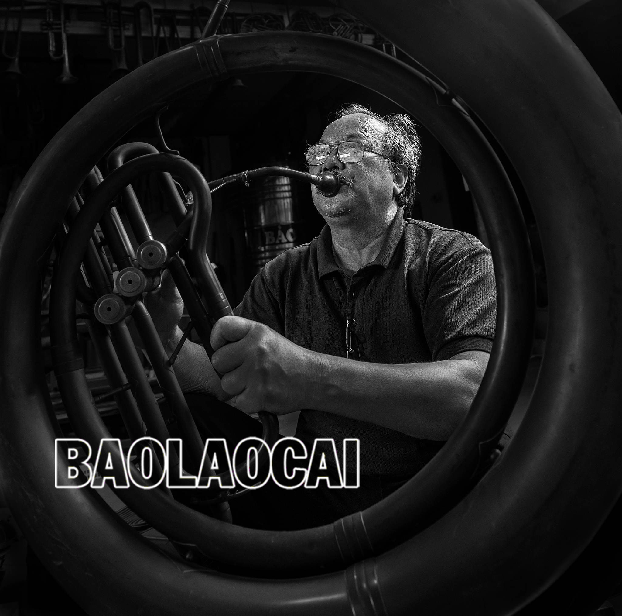 Chiến sỹ cảnh sát cơ động tập luyện. (Tác giả Phạm Bằng) Trẻ con đồng bào dân tộc Hà Nhì. (Tác giả Phạm Bằng) Nhà thờ đá Sa Pa. (Tác giả Nguyễn Thiện Hùng) Vũ công tương lai. (Tác giả Hiệp Đình Yến) Thợ sửa kèn. (Tác giả Hiệp Đình Yến) Vẽ sáp ong. (Tác giả Tô Bá Hiếu)