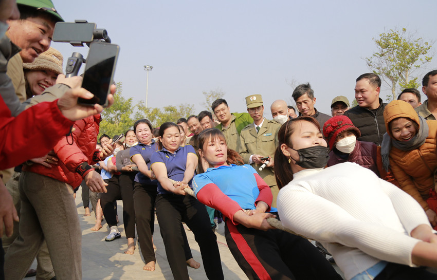 Người dân nô nức tham dự Lễ hội đền Phúc Khánh ảnh 9