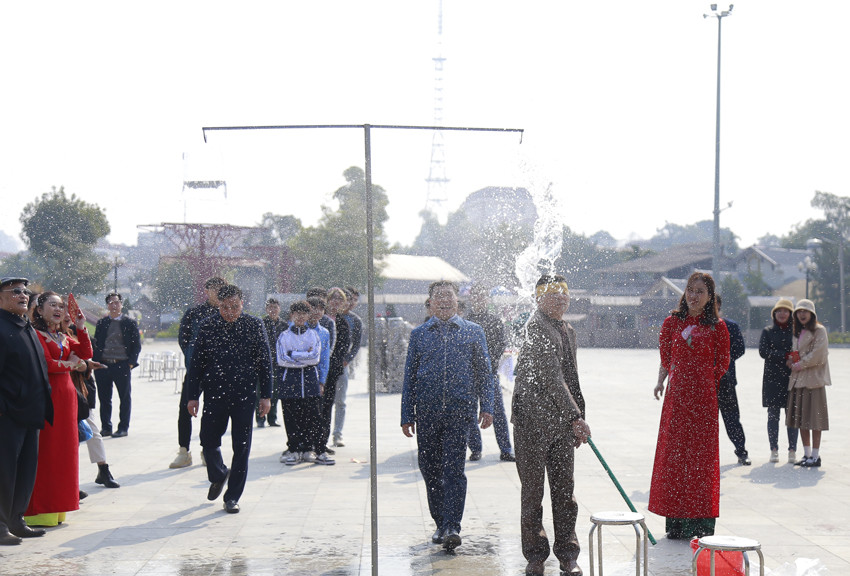 Người dân nô nức tham dự Lễ hội đền Phúc Khánh ảnh 11