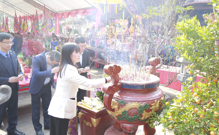 Người dân nô nức tham dự Lễ hội đền Phúc Khánh ảnh 4