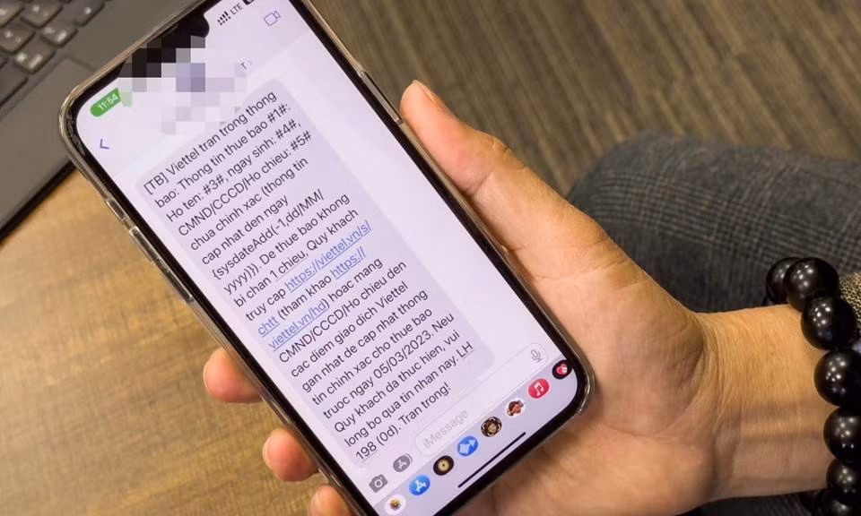 Nhà mạng dùng số điện thoại nào để nhắc thuê bao chuẩn hoá thông tin? ảnh 1 Khách hàng cần cẩn trọng khi nhận thông báo chuẩn hóa thông tin. 