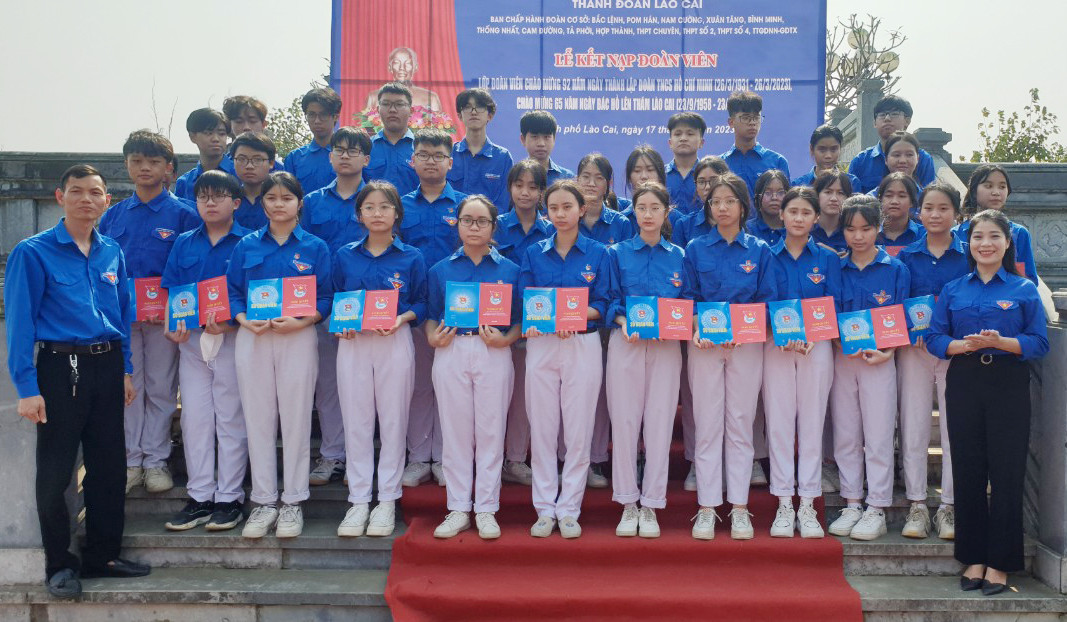 Thành đoàn Lào Cai kết nạp hơn 1.000 đoàn viên mới ảnh 2