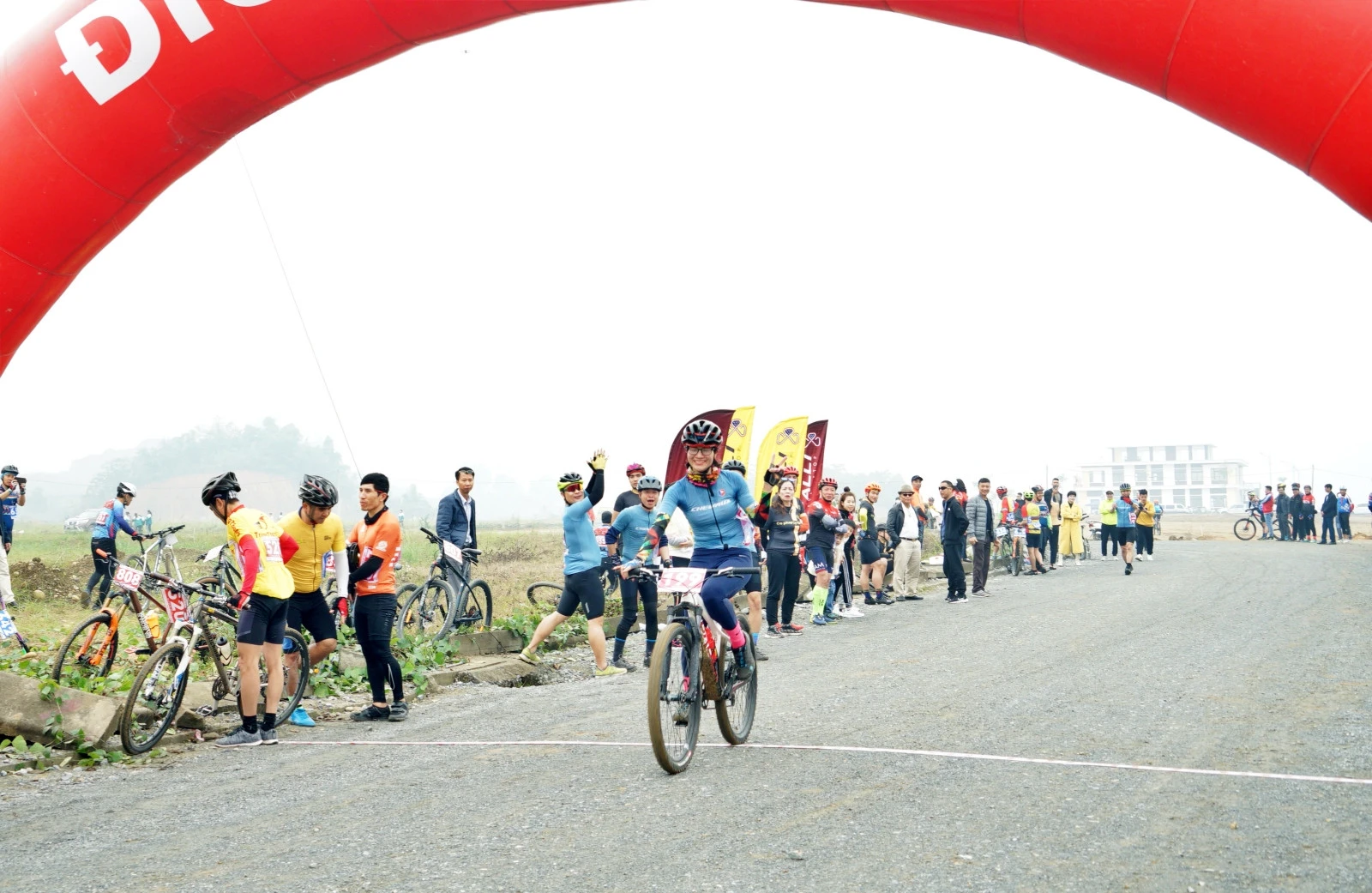 Hấp dẫn Giải Đua xe đạp mở rộng Cup đền Thượng thành phố Lào Cai lần thứ IX năm 2023 ảnh 8