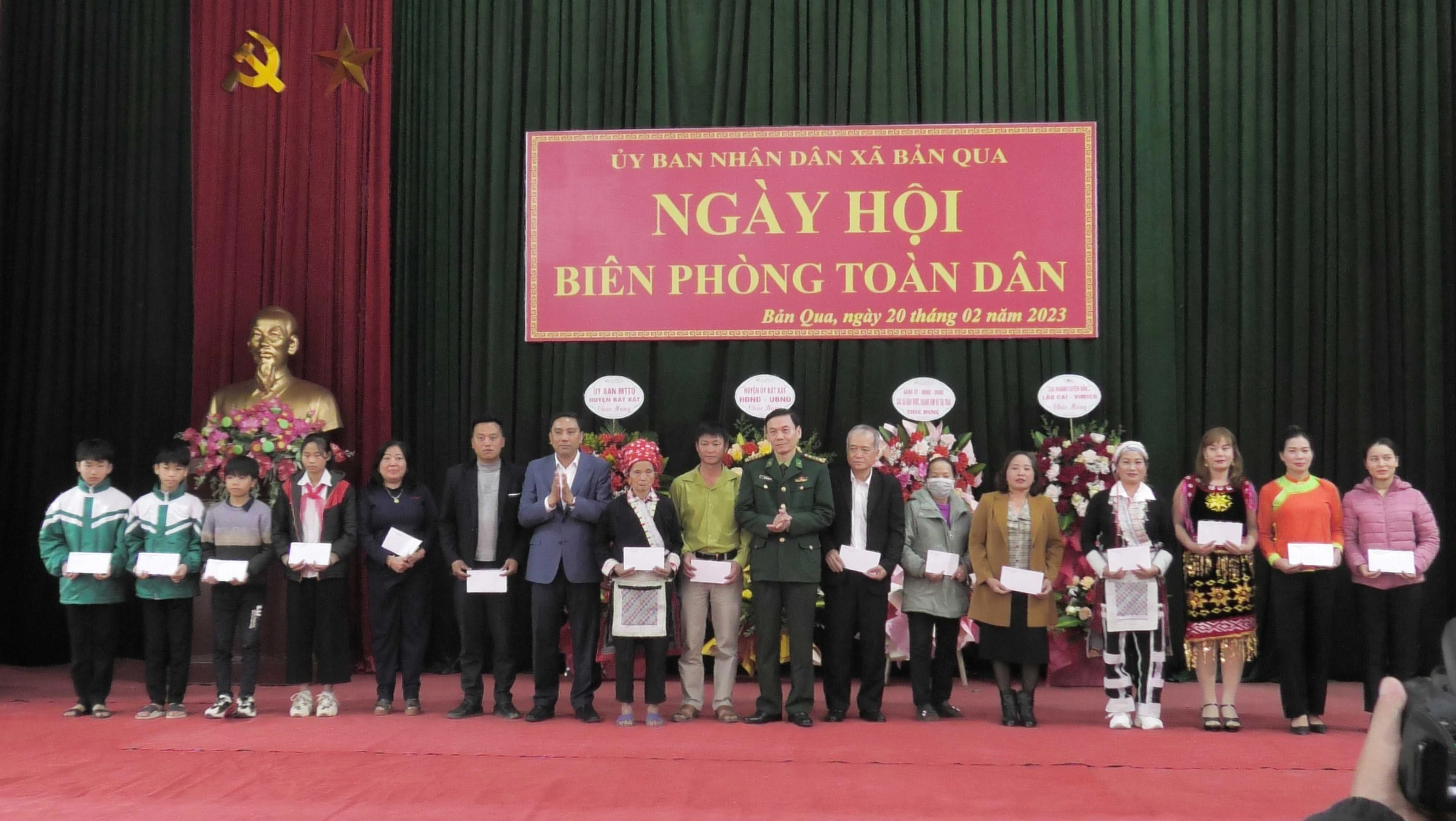 Phó Bí thư Tỉnh ủy Hoàng Giang dự Ngày hội Biên phòng toàn dân tại xã biên giới Bản Qua ảnh 4