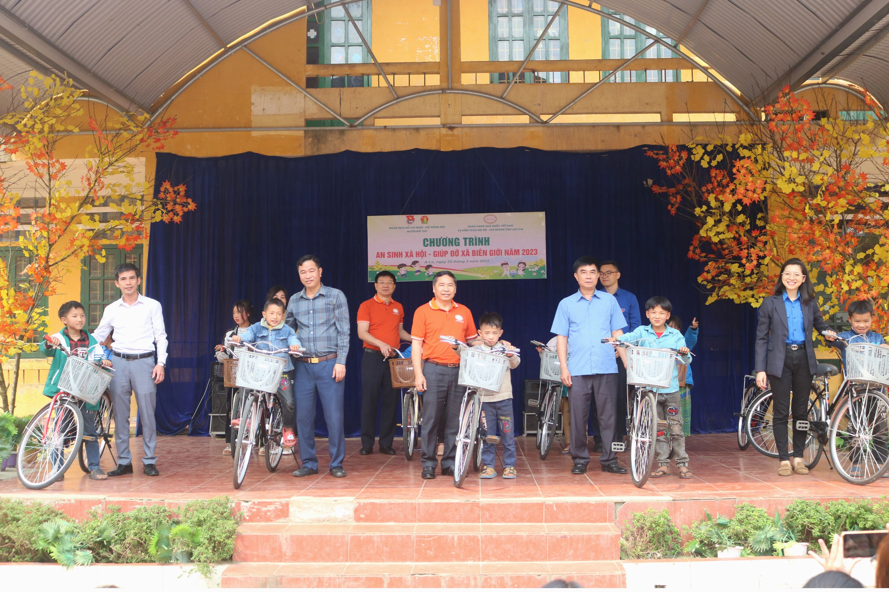 Bát Xát: Hơn 60 triệu đồng hỗ trợ an sinh xã hội xã biên giới ảnh 3