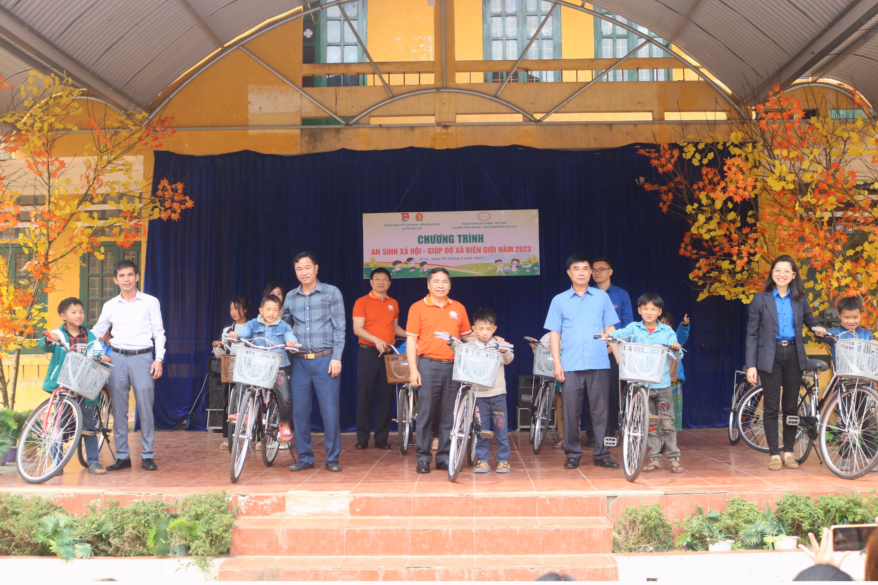 Bát Xát: Hơn 60 triệu đồng hỗ trợ an sinh xã hội xã biên giới ảnh 3