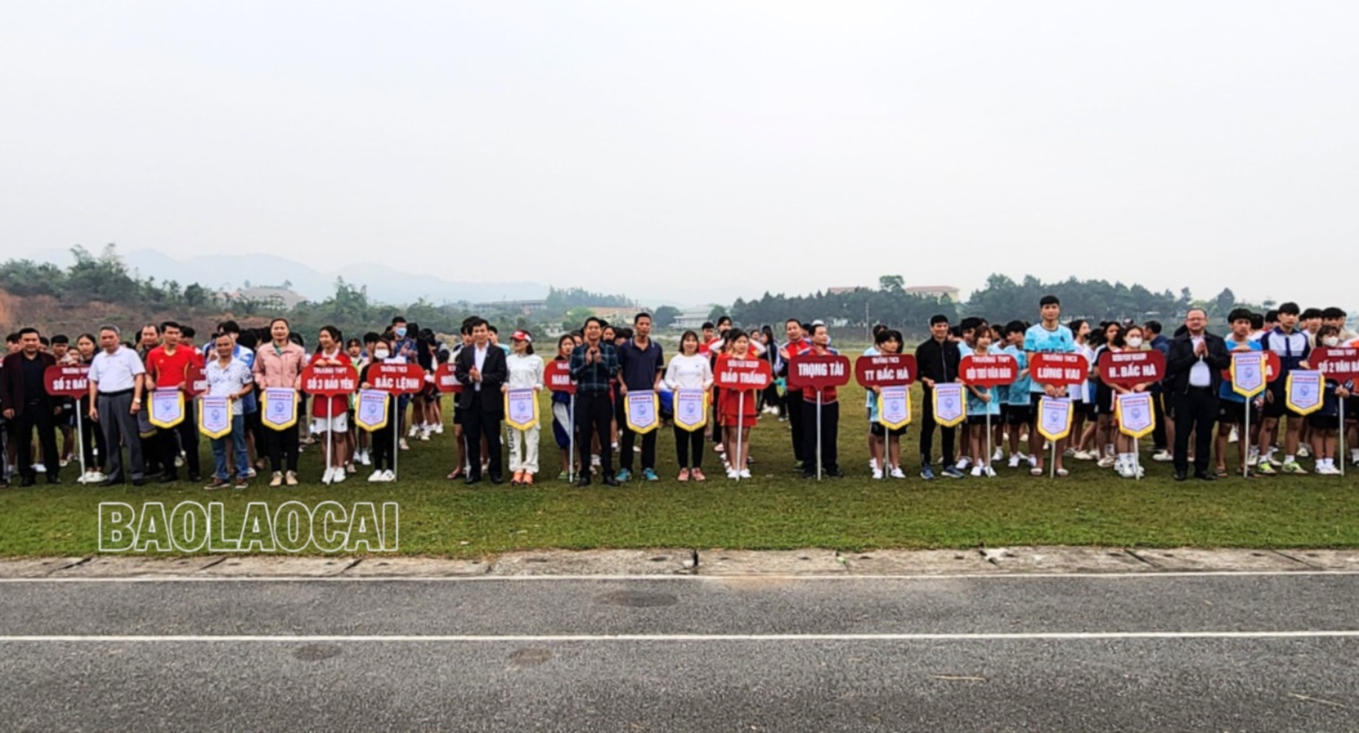 Hơn 300 vận động viên tham gia Giải Điền kinh khối THPT và THCS tỉnh Lào Cai năm 2023 ảnh 1 Hơn 300 vận động viên tham gia Giải Điền kinh khối THPT và THCS tỉnh Lào Cai năm 2023 ảnh 1