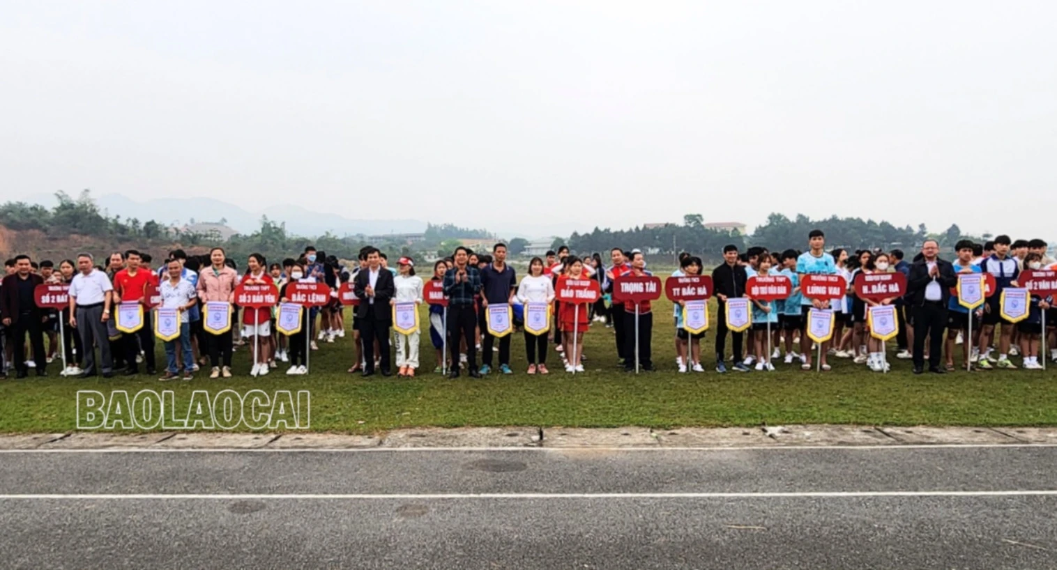 Hơn 300 vận động viên tham gia Giải Điền kinh khối THPT và THCS tỉnh Lào Cai năm 2023 ảnh 1